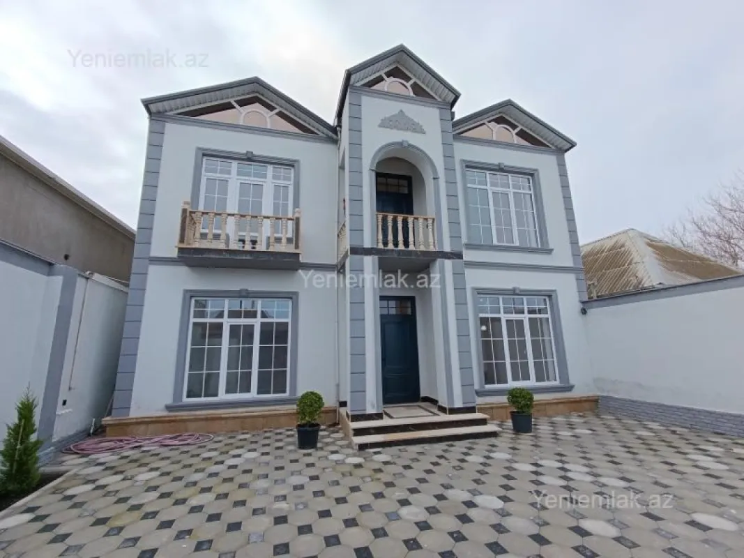 Satılır 5 otaqlı həyət evi 200 m²