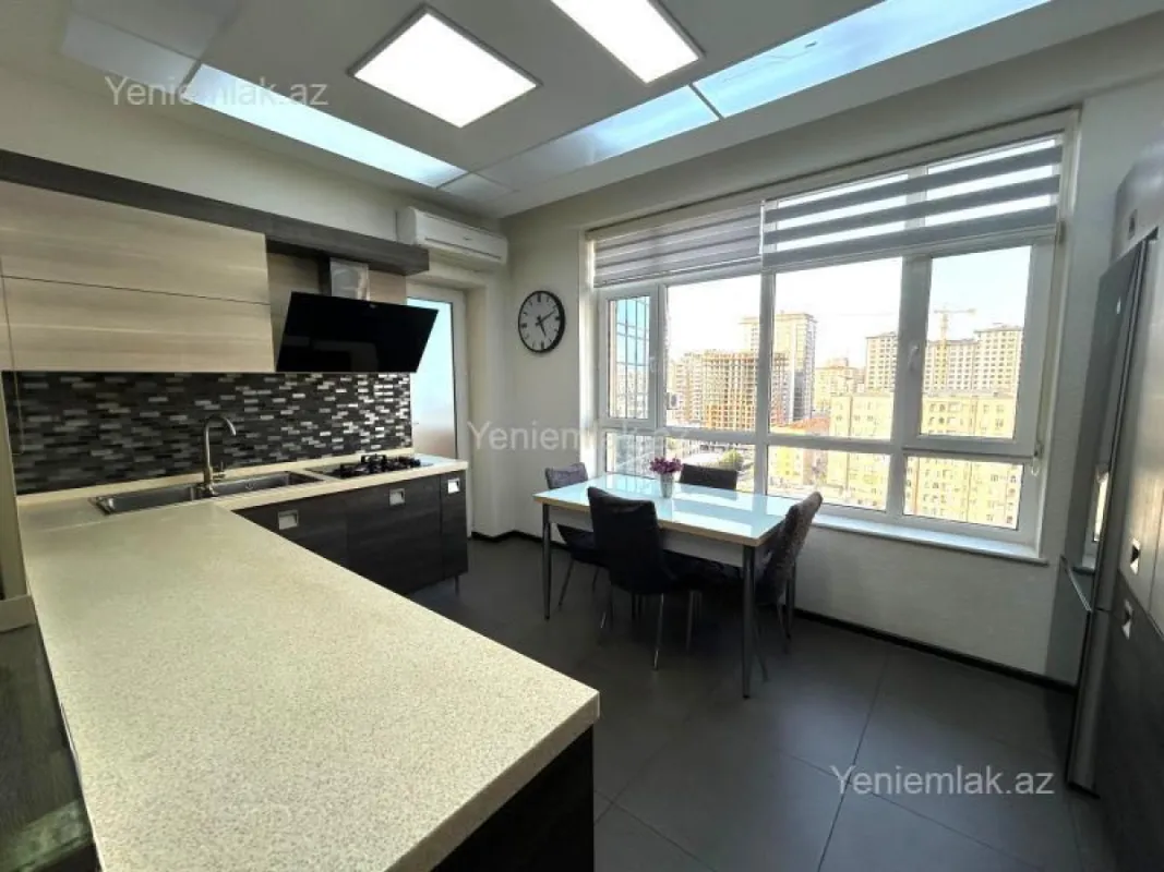 Satılır 3 otaqlı yeni tikili 100 m²