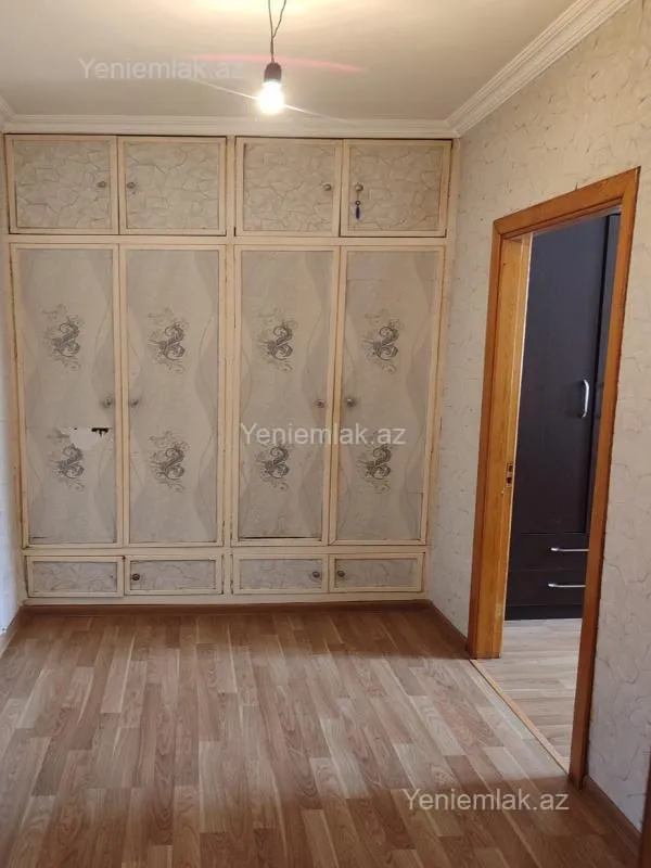 Satılır 2 otaqlı köhnə tikili 50 m²