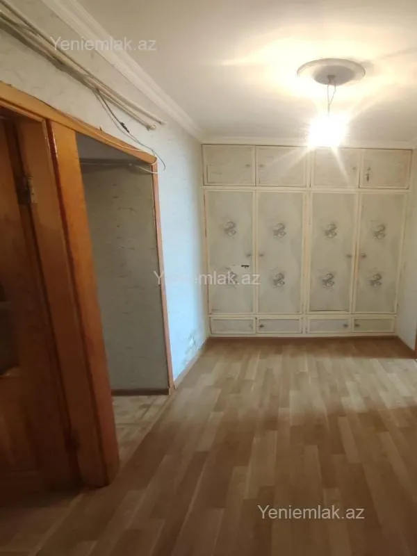Satılır 2 otaqlı köhnə tikili 50 m²