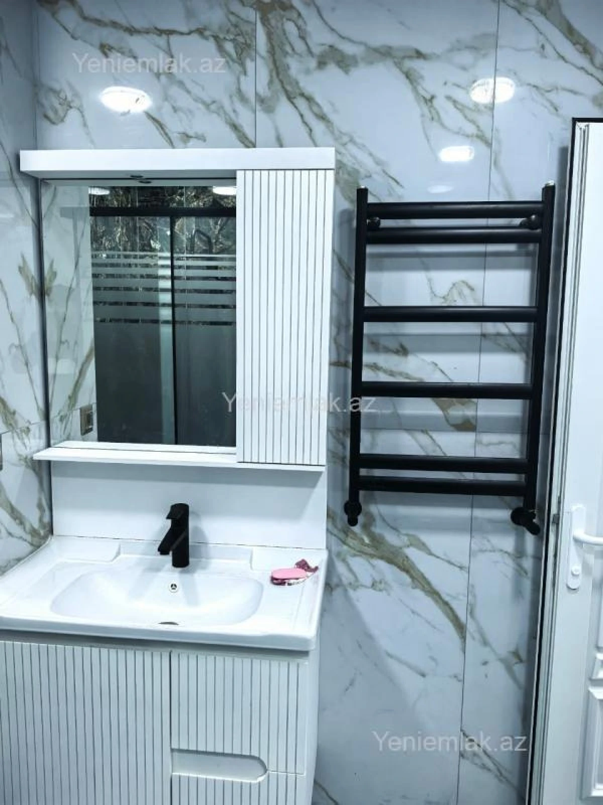 Satılır 2 otaqlı yeni tikili 64 m²