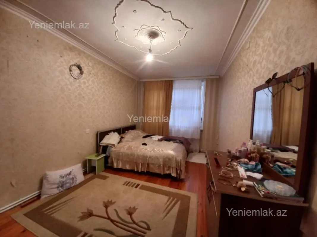 Satılır 3 otaqlı köhnə tikili 74 m²