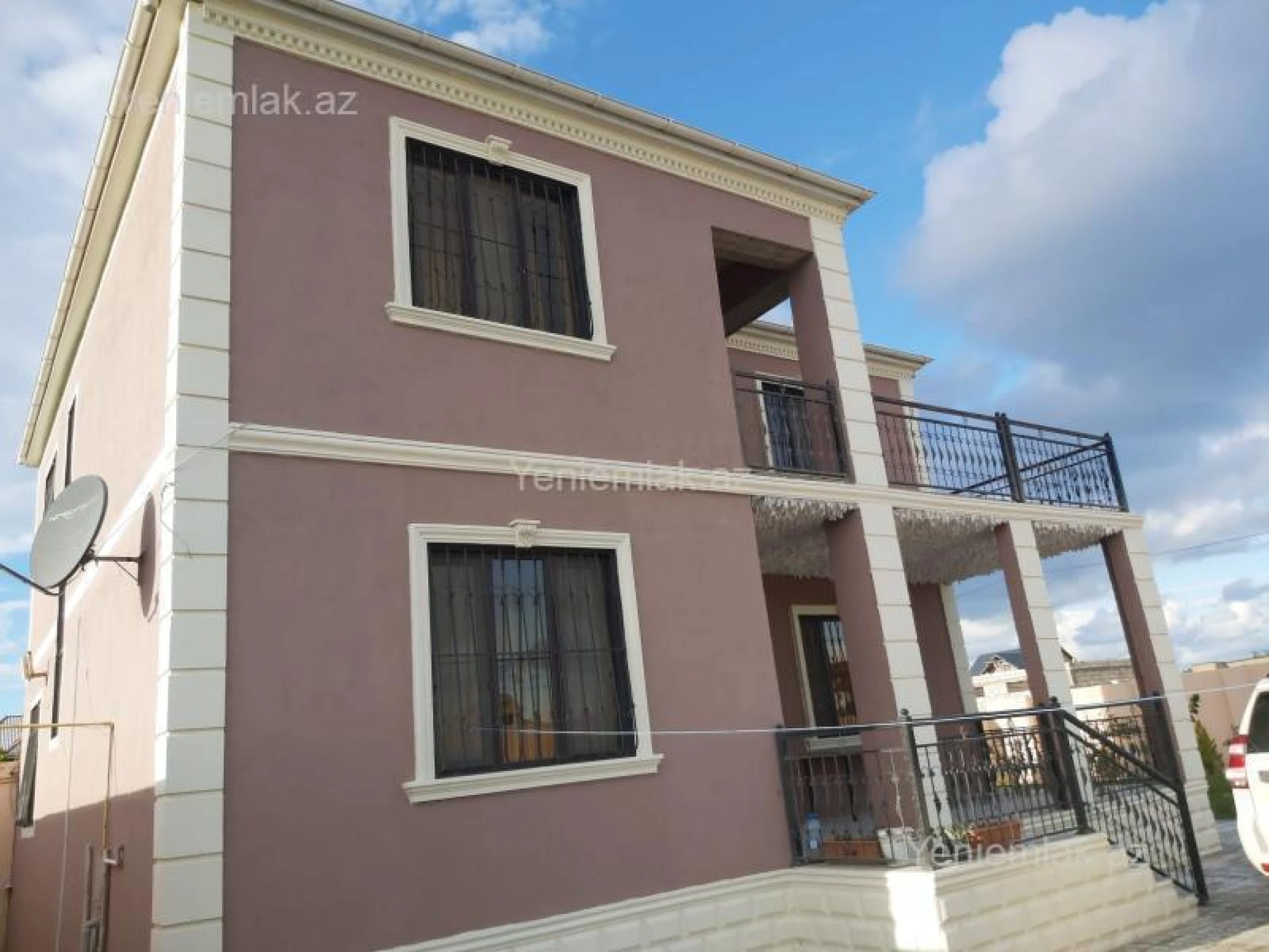 Satılır 6 otaqlı həyət evi 200 m²