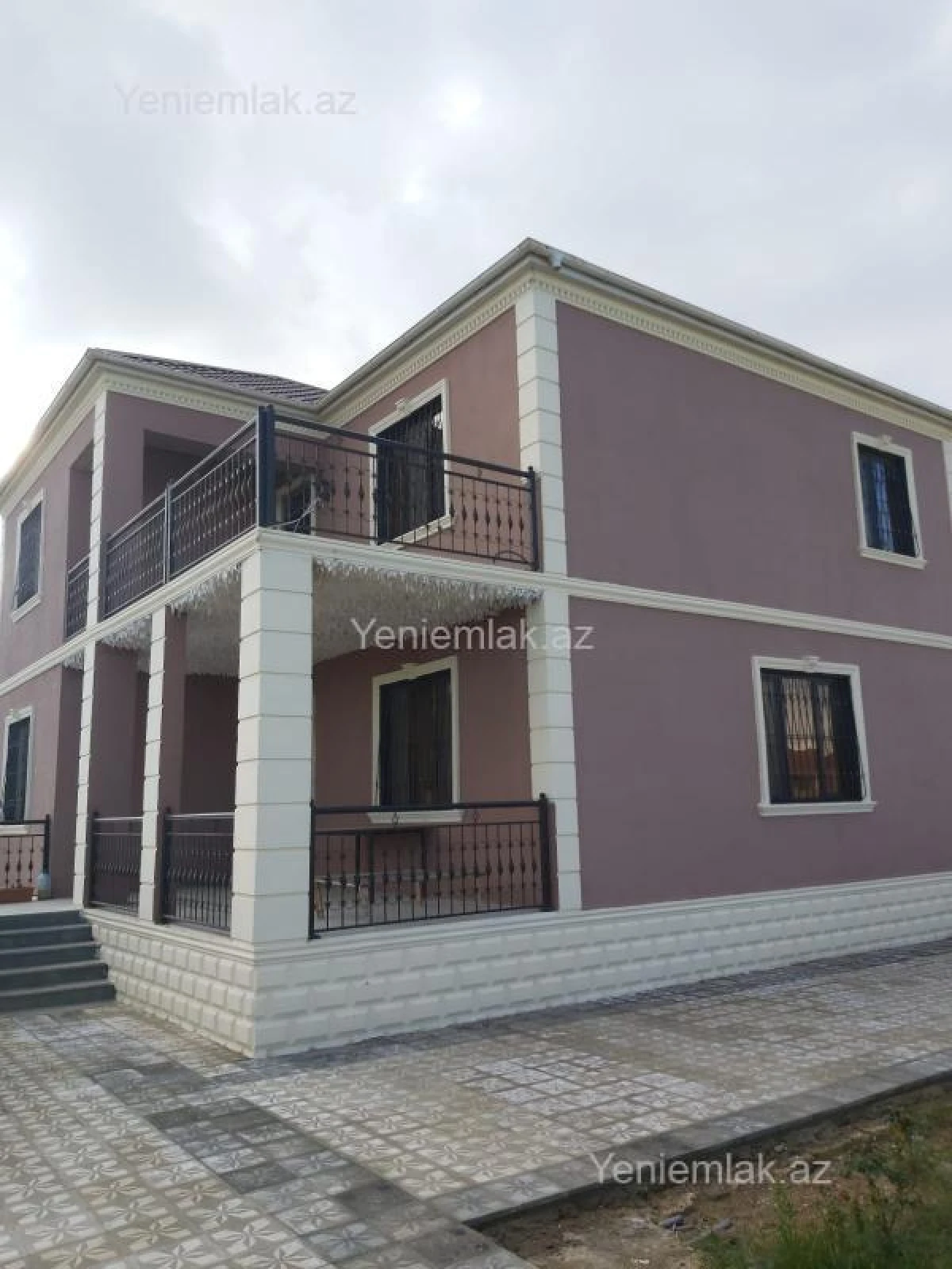 Satılır 6 otaqlı həyət evi 200 m²