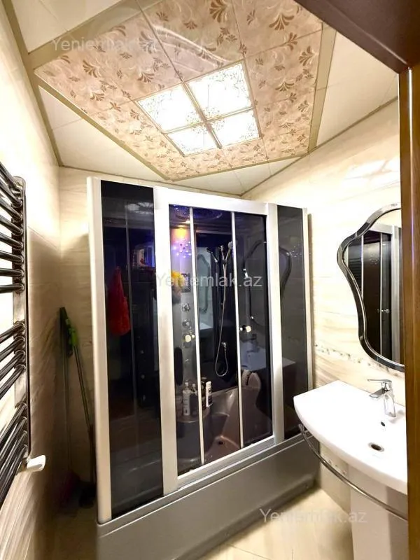 Satılır 3 otaqlı yeni tikili 135 m²