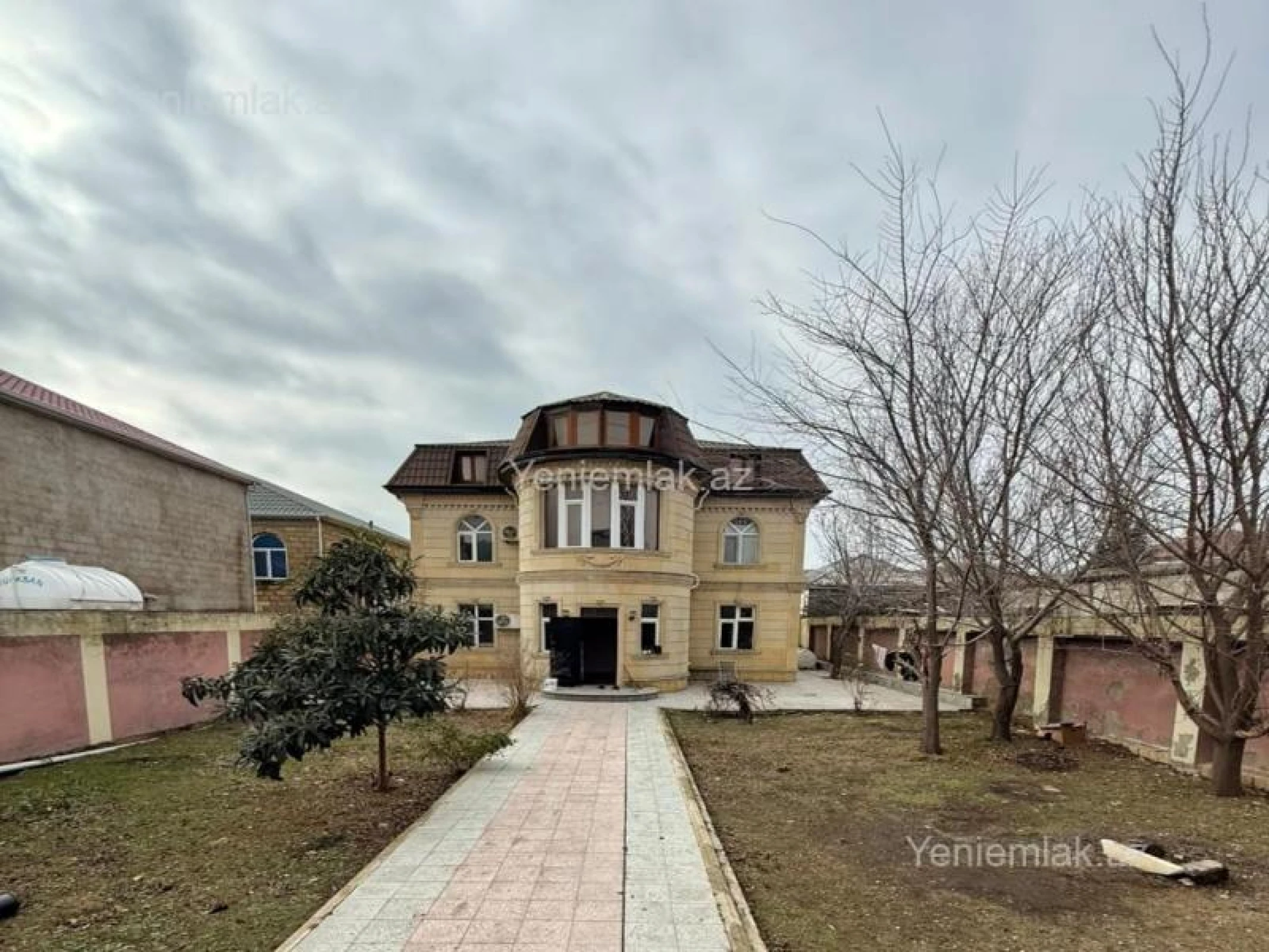 Satılır 6 otaqlı həyət evi 240 m²
