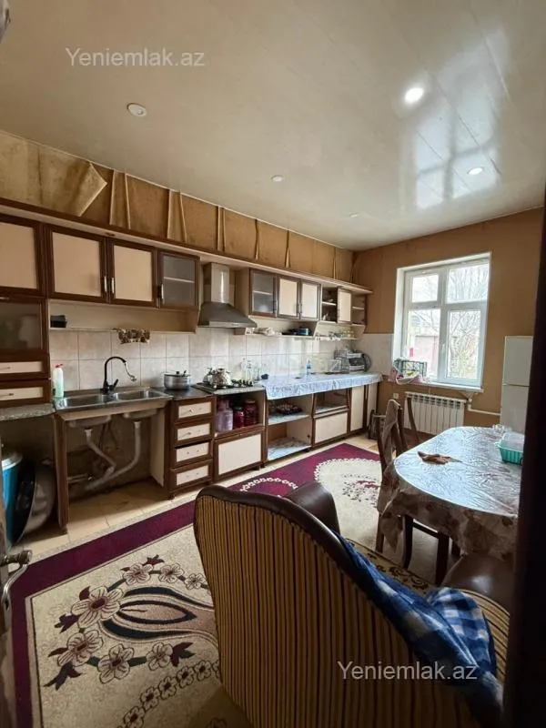 Satılır 6 otaqlı həyət evi 240 m²