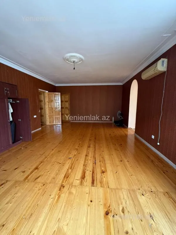 Satılır 6 otaqlı həyət evi 240 m²