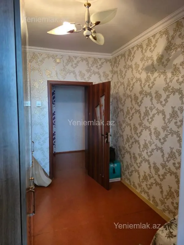 Satılır 5 otaqlı köhnə tikili 100 m²