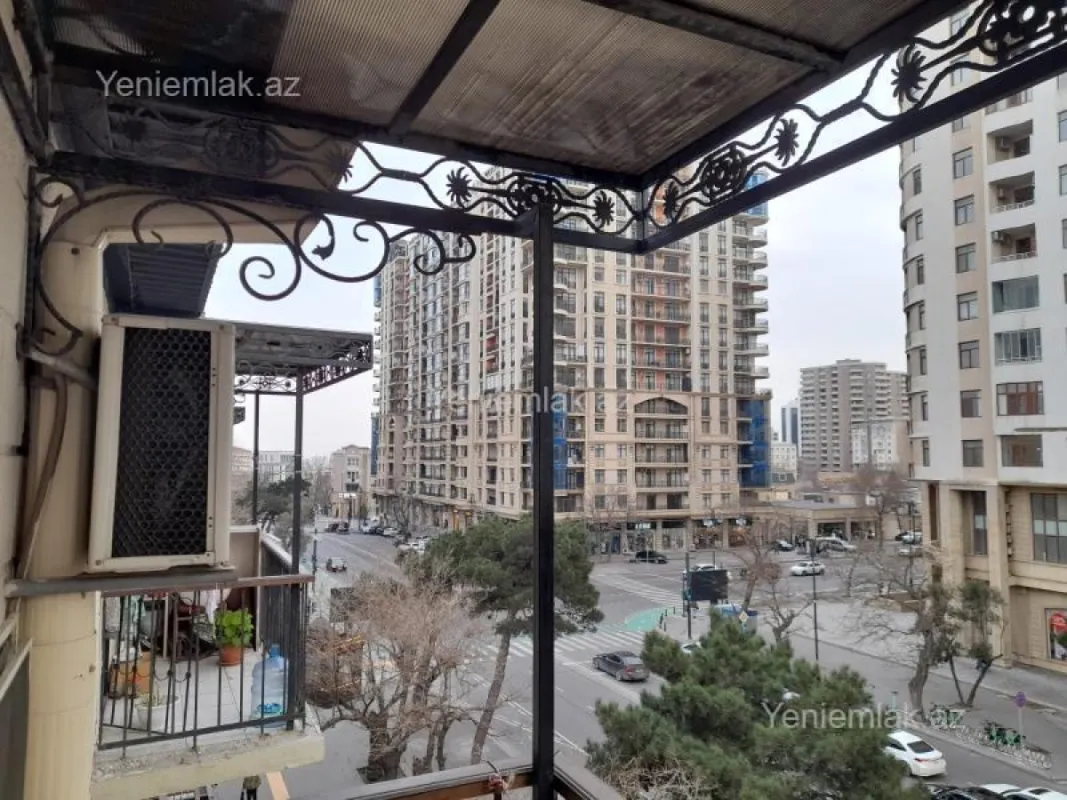 Satılır 2 otaqlı köhnə tikili 60 m²