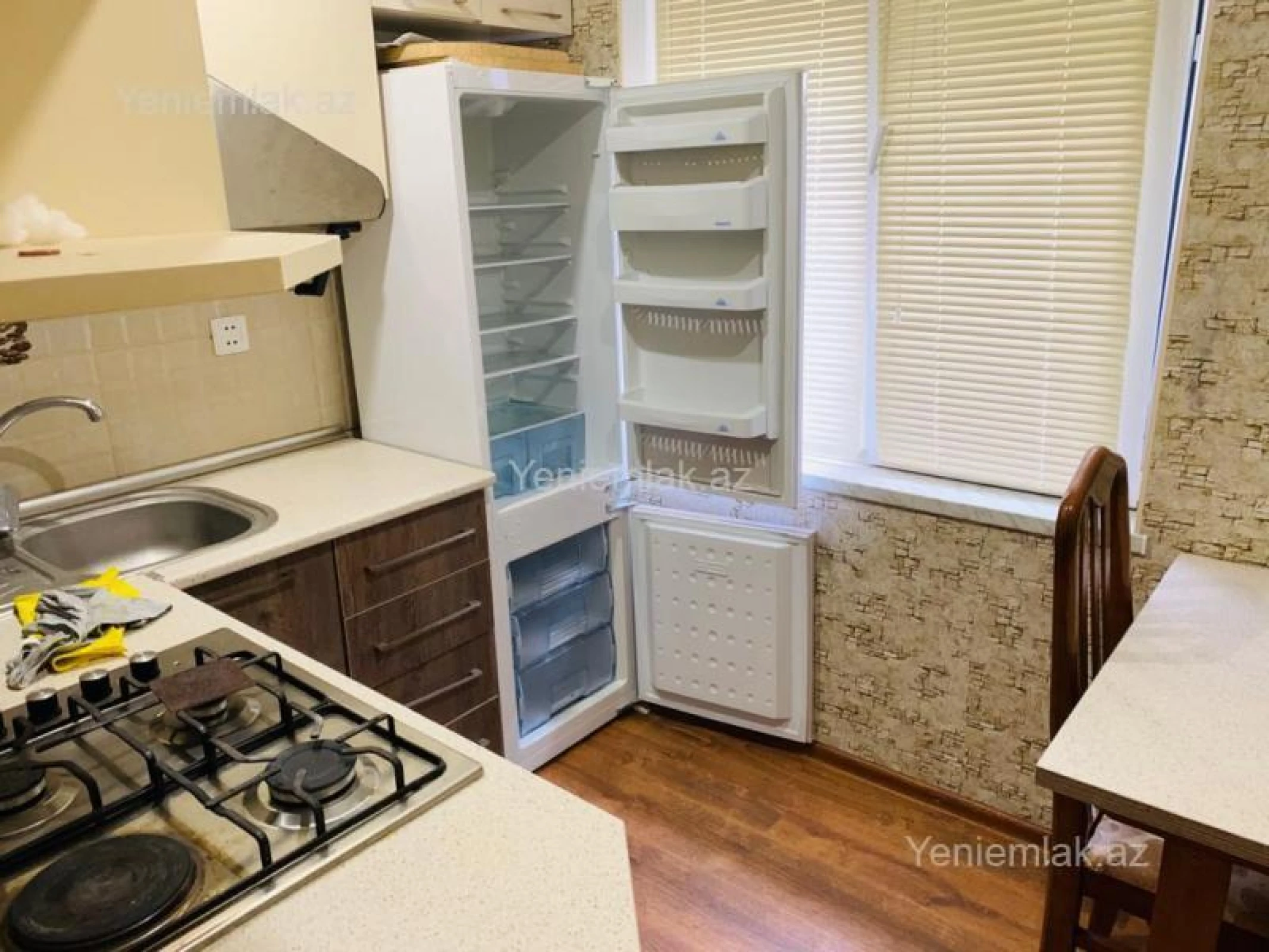 Satılır 1 otaqlı köhnə tikili 38 m²