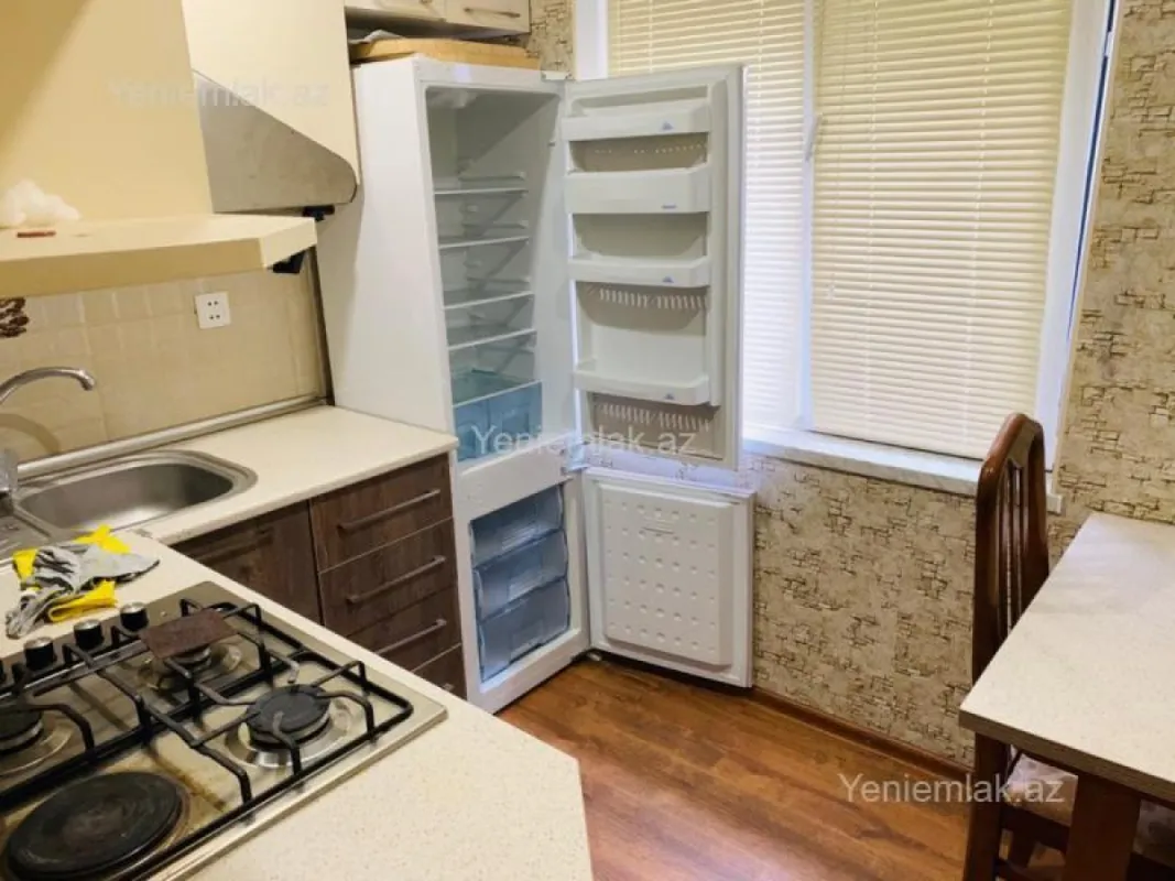 Satılır 1 otaqlı köhnə tikili 38 m²