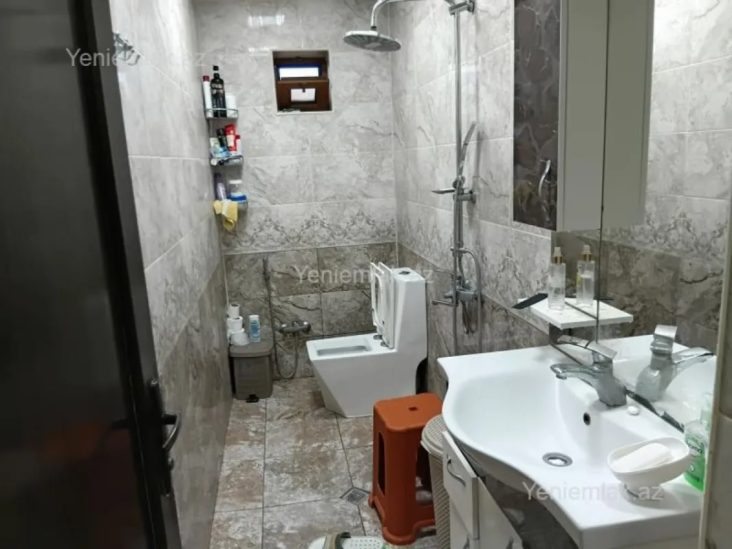 Satılır 7 otaqlı həyət evi 260 m²