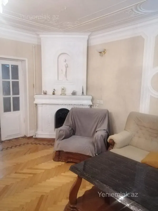 Satılır 4 otaqlı köhnə tikili 110 m²