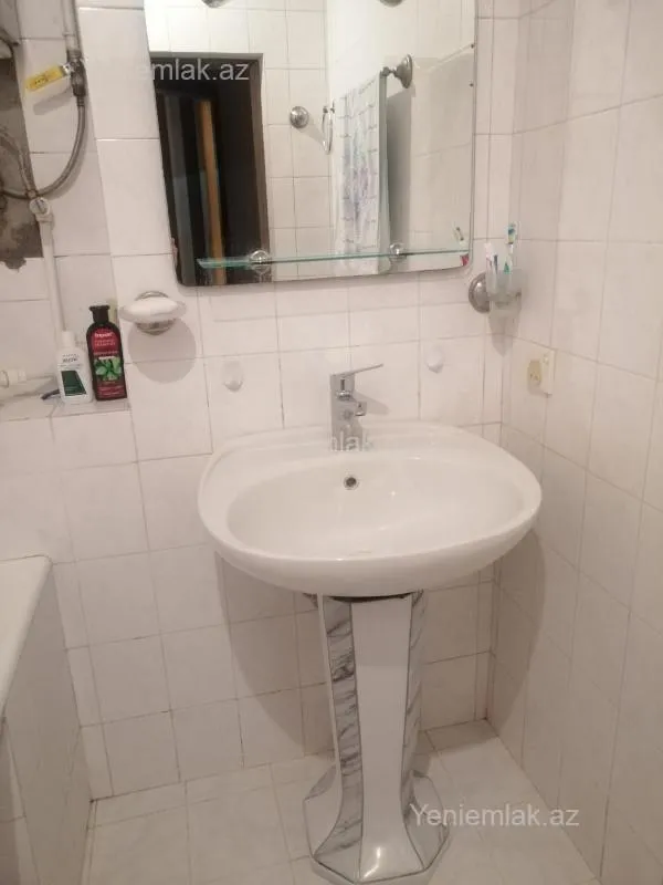Satılır 4 otaqlı köhnə tikili 110 m²