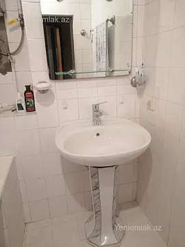 Satılır 4 otaqlı köhnə tikili 110 m²