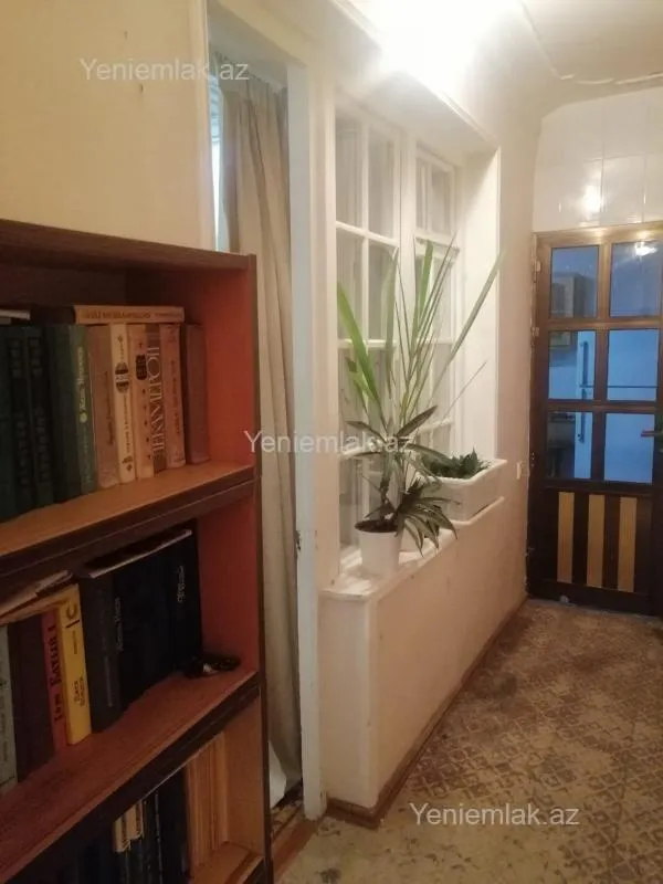 Satılır 4 otaqlı köhnə tikili 110 m²