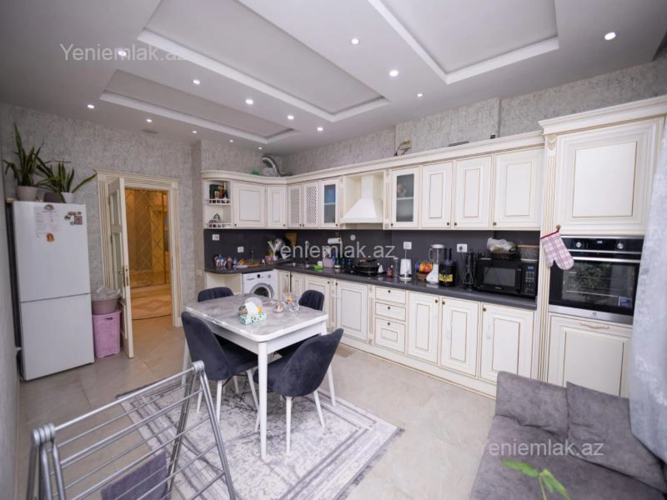 Satılır 4 otaqlı yeni tikili 210 m²