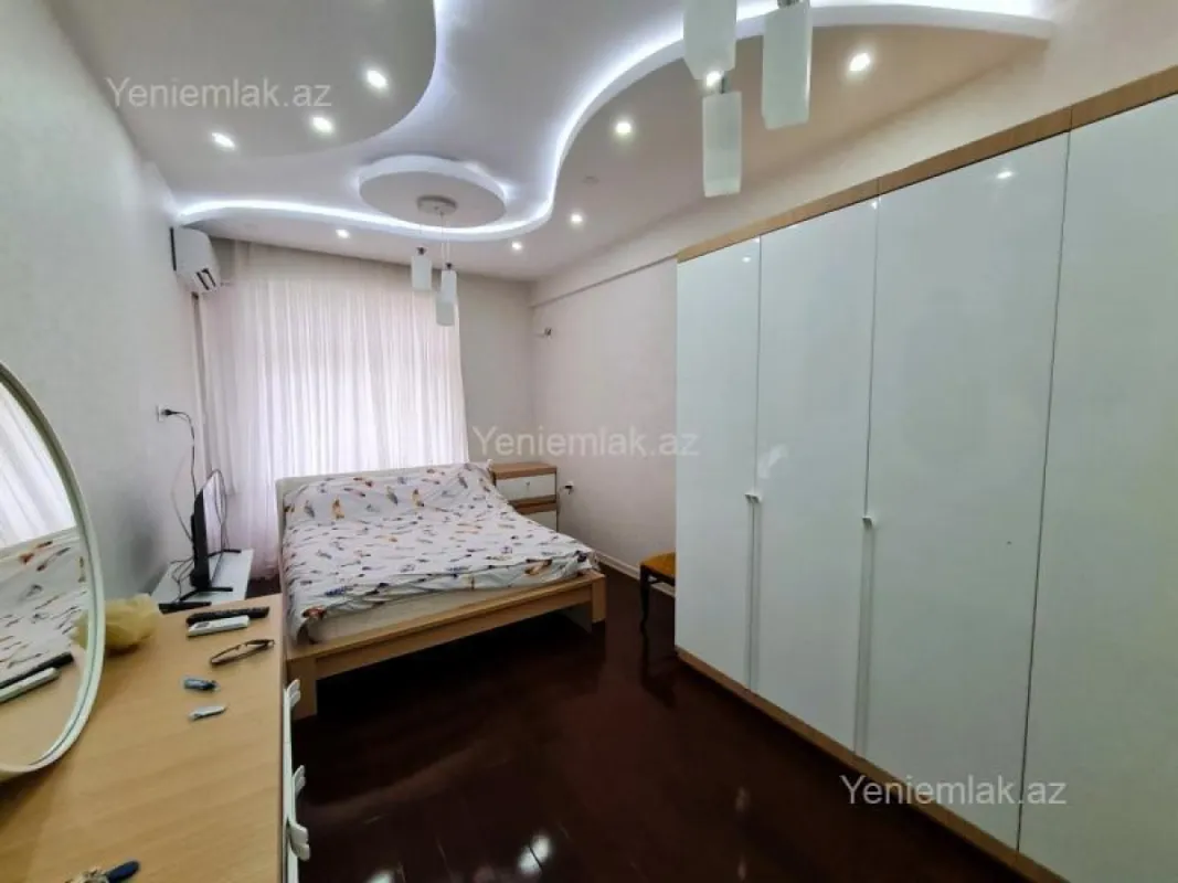 Satılır 4 otaqlı yeni tikili 210 m²