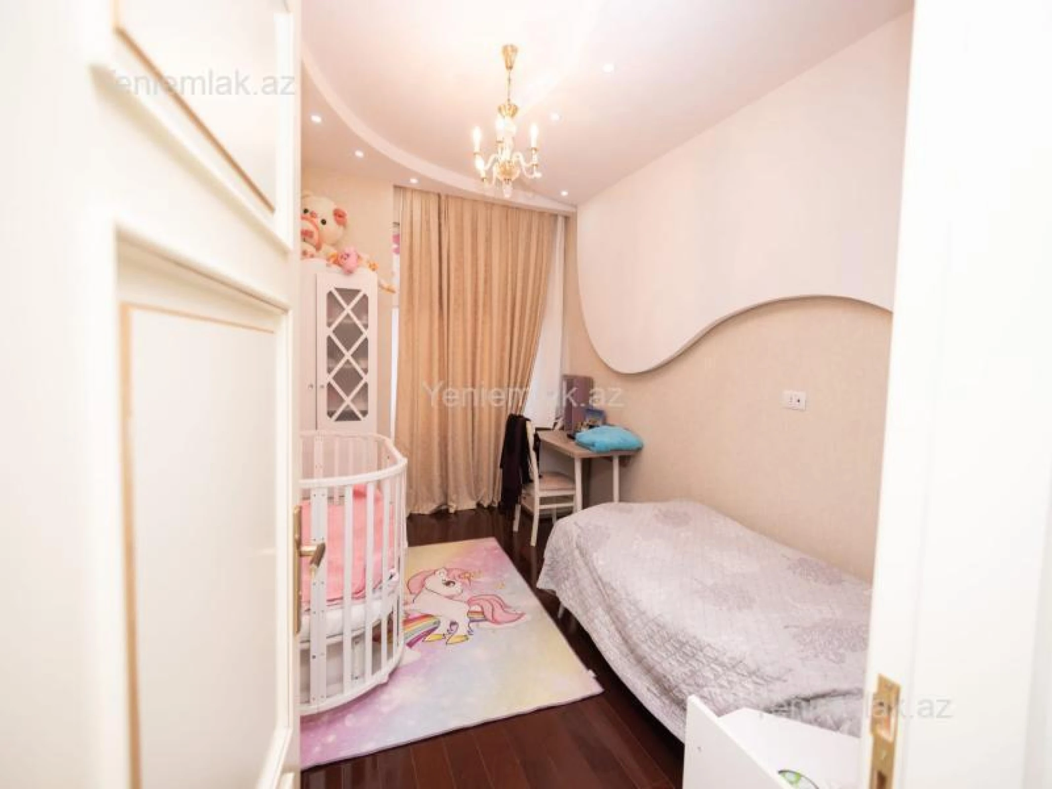 Satılır 4 otaqlı yeni tikili 210 m²