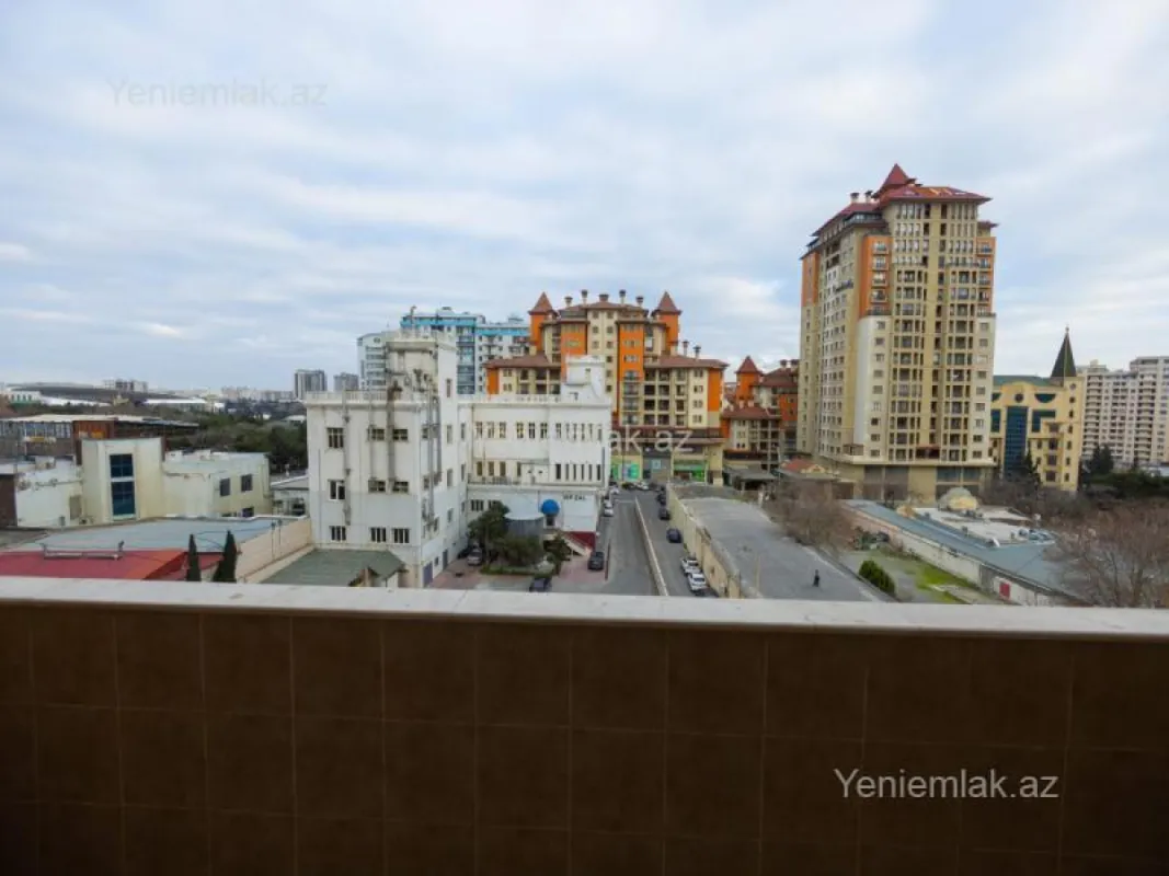 Satılır 4 otaqlı yeni tikili 210 m²
