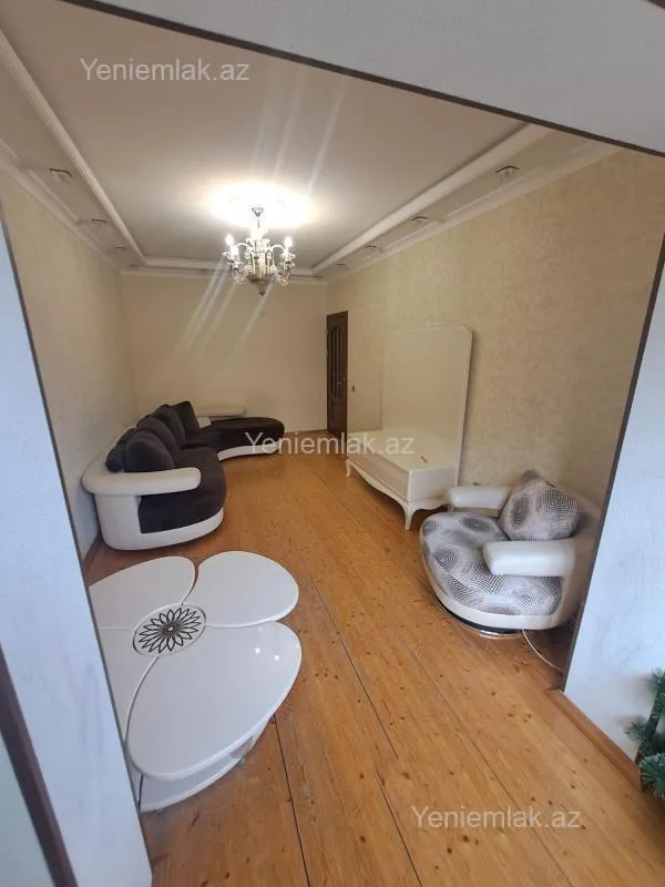 Satılır 4 otaqlı köhnə tikili 100 m²