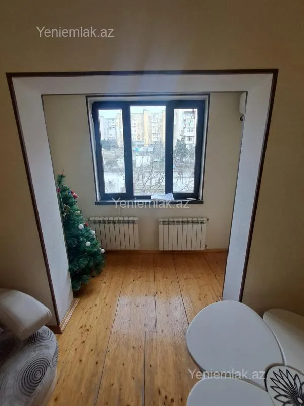 Satılır 4 otaqlı köhnə tikili 100 m²