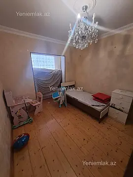 Satılır 4 otaqlı köhnə tikili 100 m²