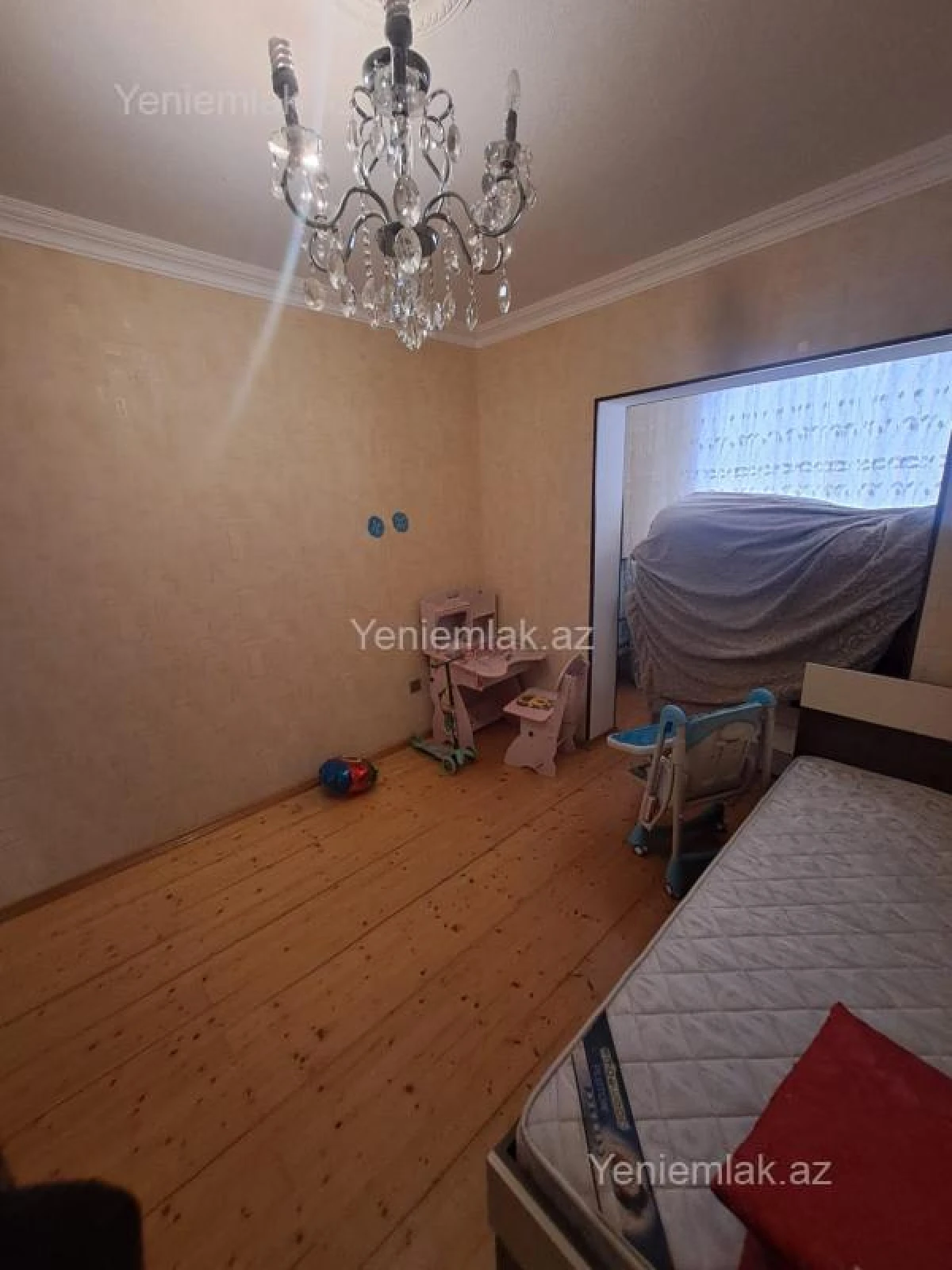 Satılır 4 otaqlı köhnə tikili 100 m²