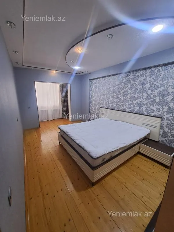 Satılır 4 otaqlı köhnə tikili 100 m²