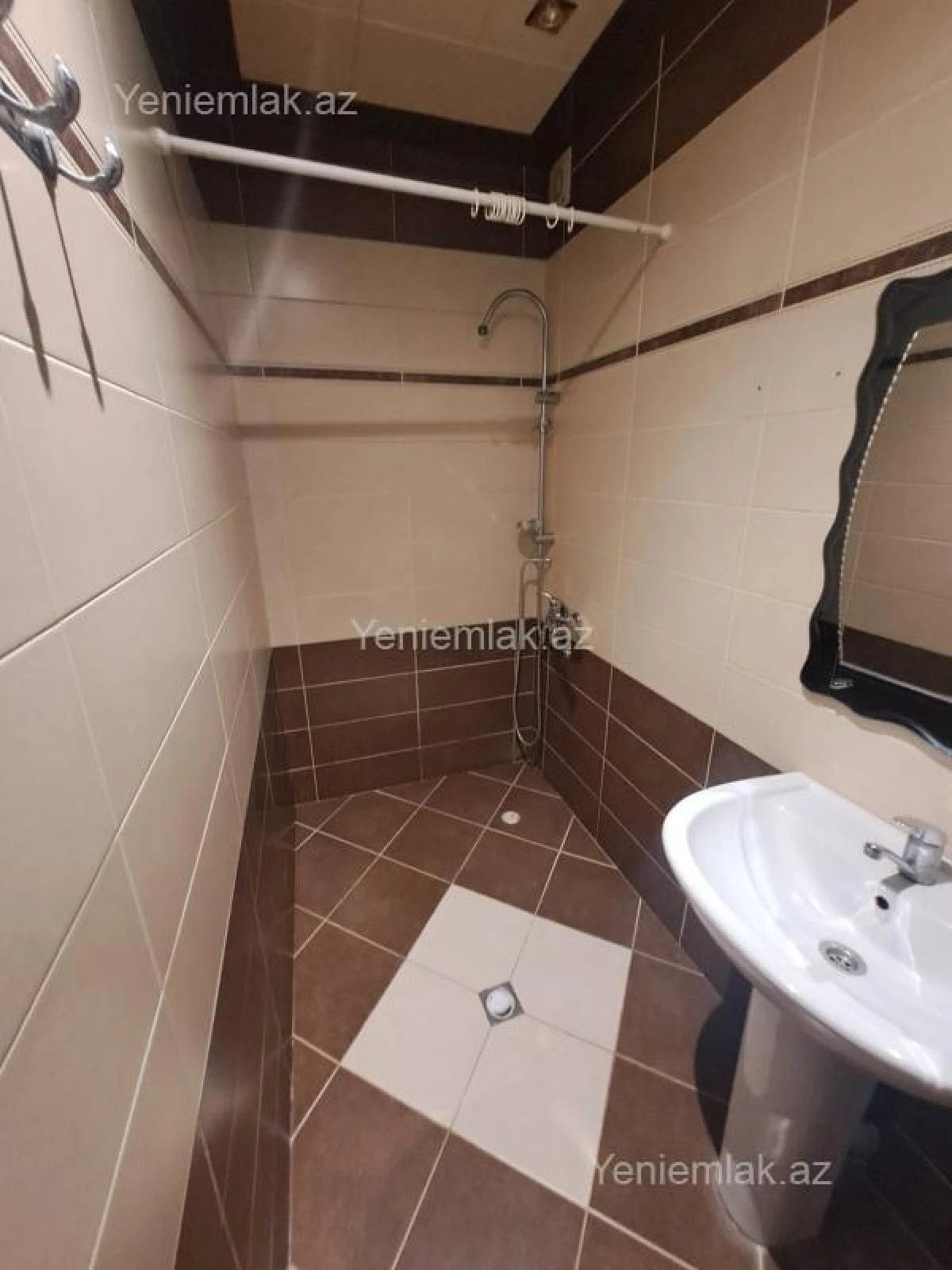 Satılır 4 otaqlı köhnə tikili 100 m²