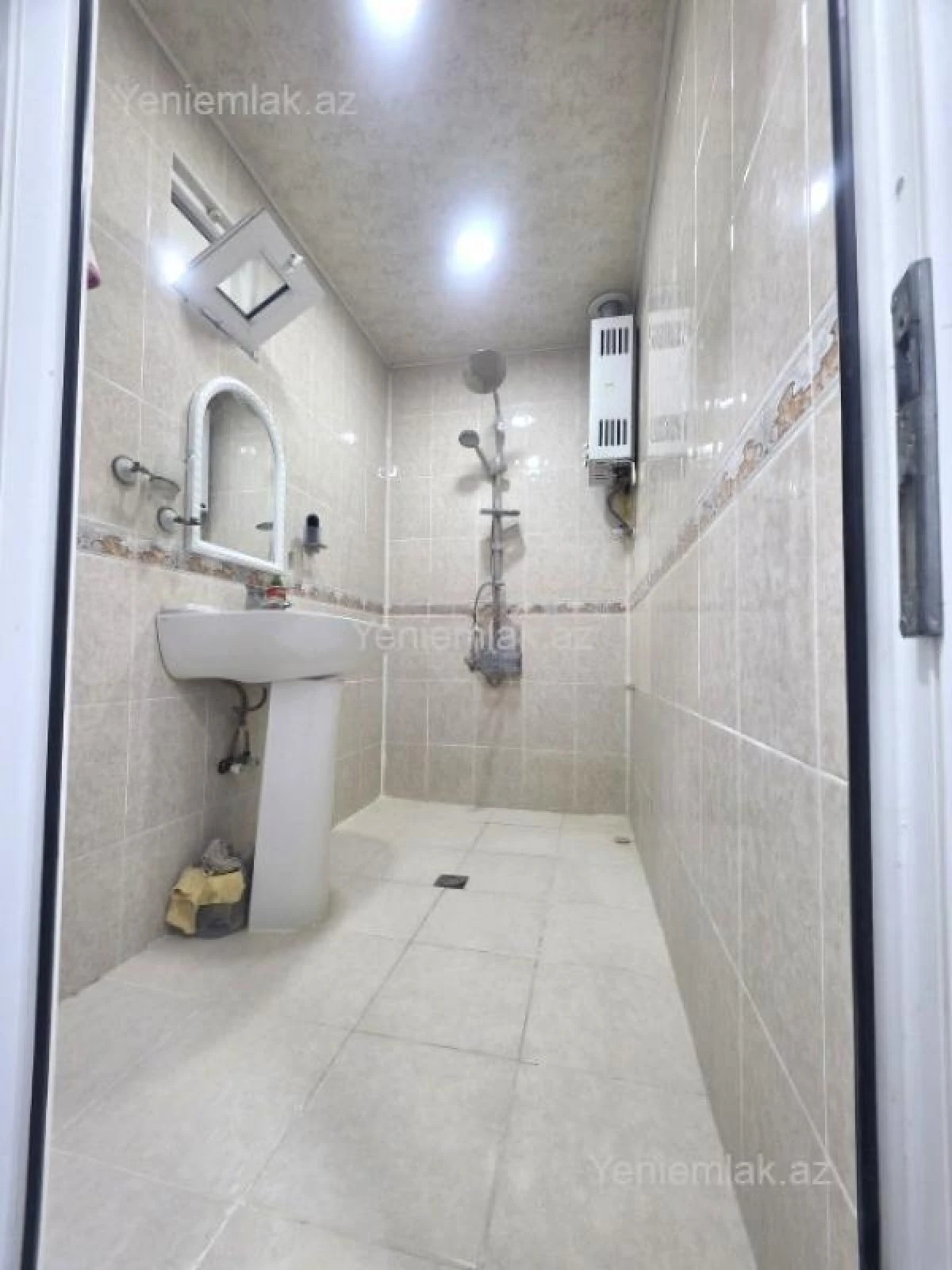 Satılır 2 otaqlı köhnə tikili 70 m²