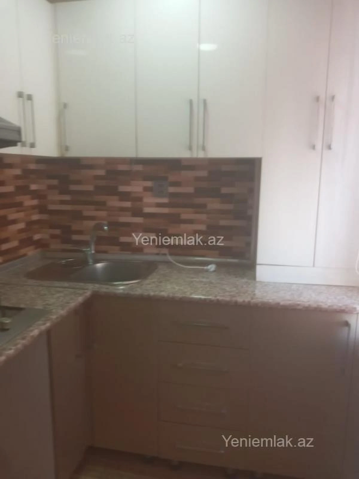 Satılır 3 otaqlı köhnə tikili 70 m²