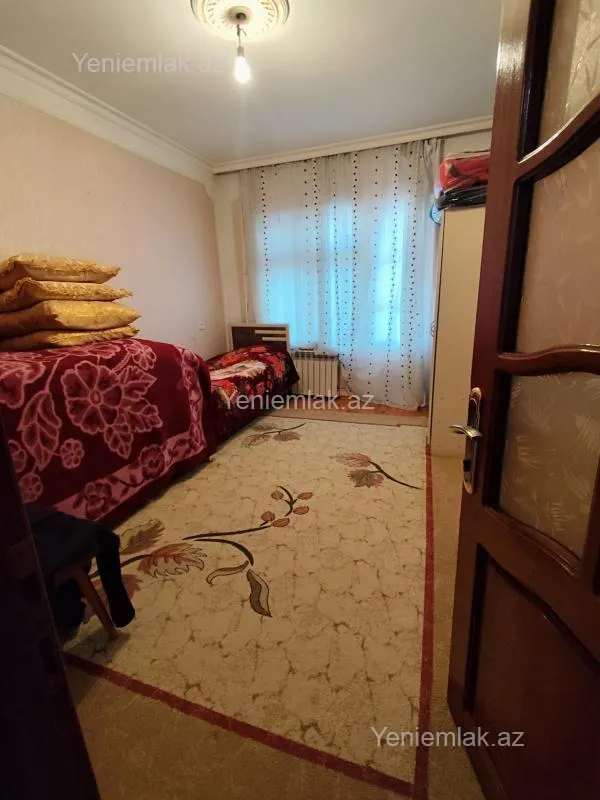 Satılır 4 otaqlı köhnə tikili 90 m²