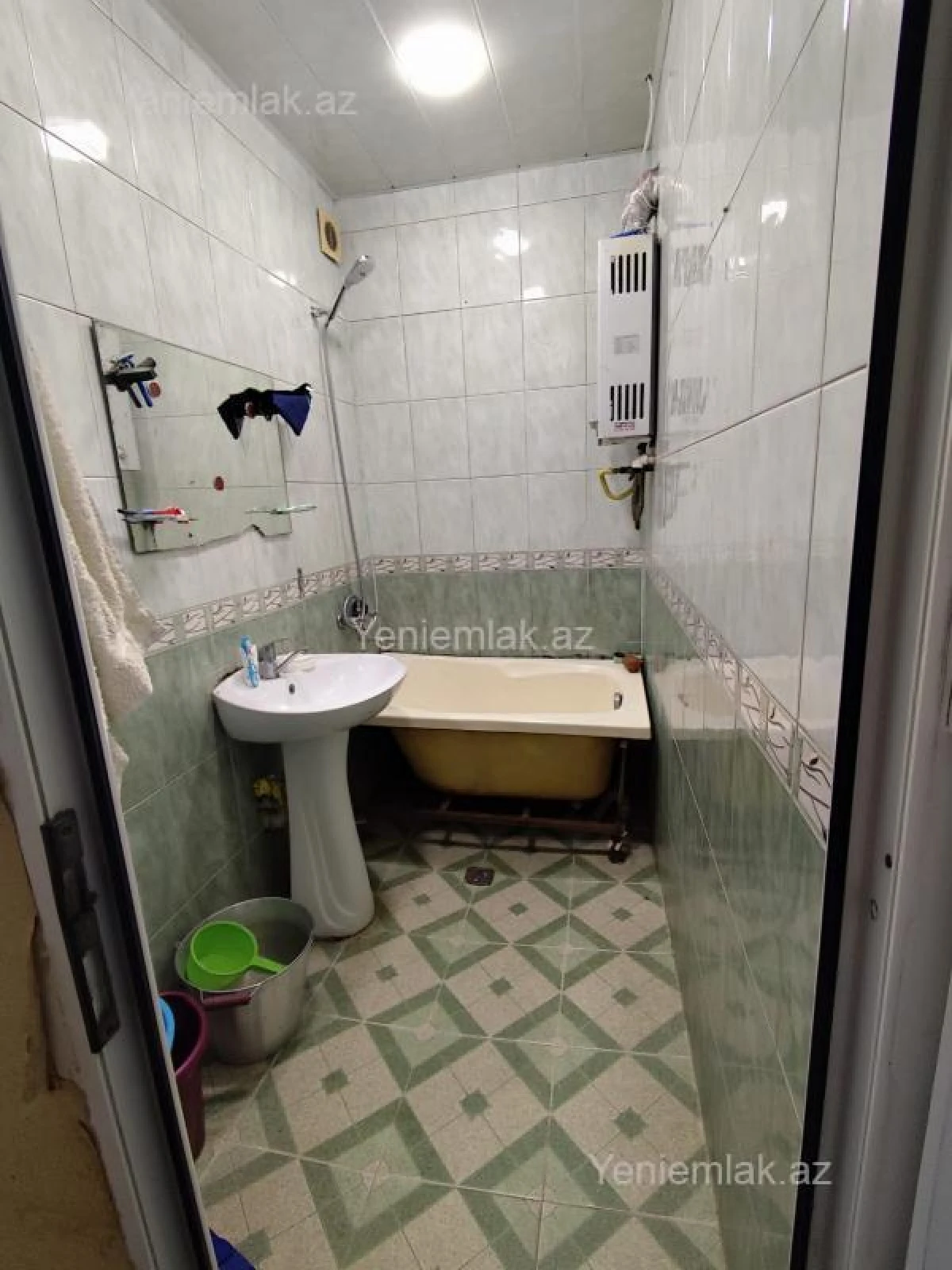 Satılır 4 otaqlı köhnə tikili 90 m²