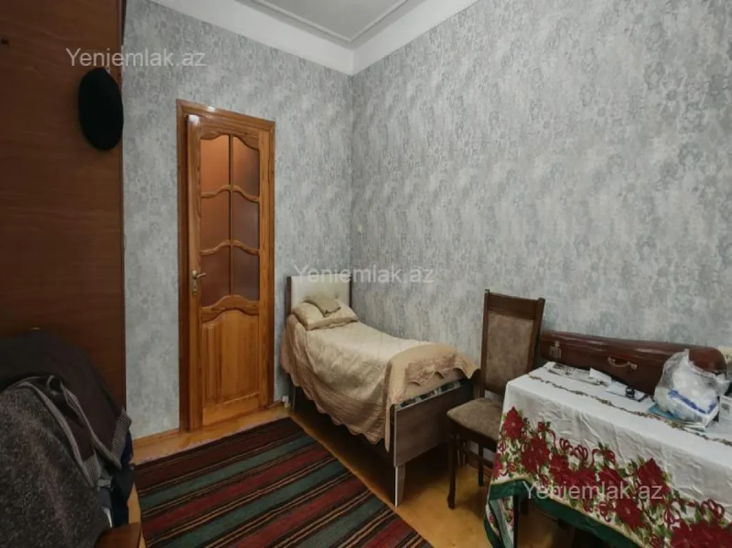 Satılır 3 otaqlı köhnə tikili 80 m²