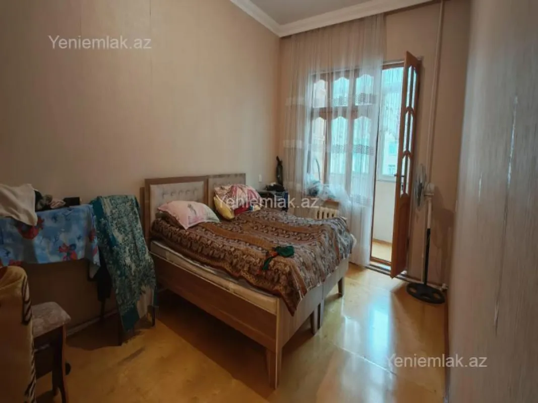 Satılır 3 otaqlı köhnə tikili 80 m²