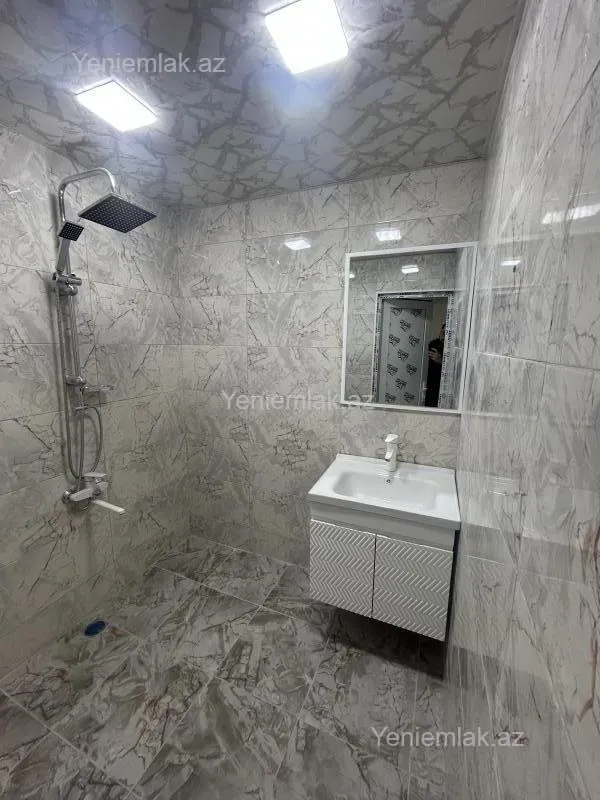 Satılır 2 otaqlı köhnə tikili 70 m²