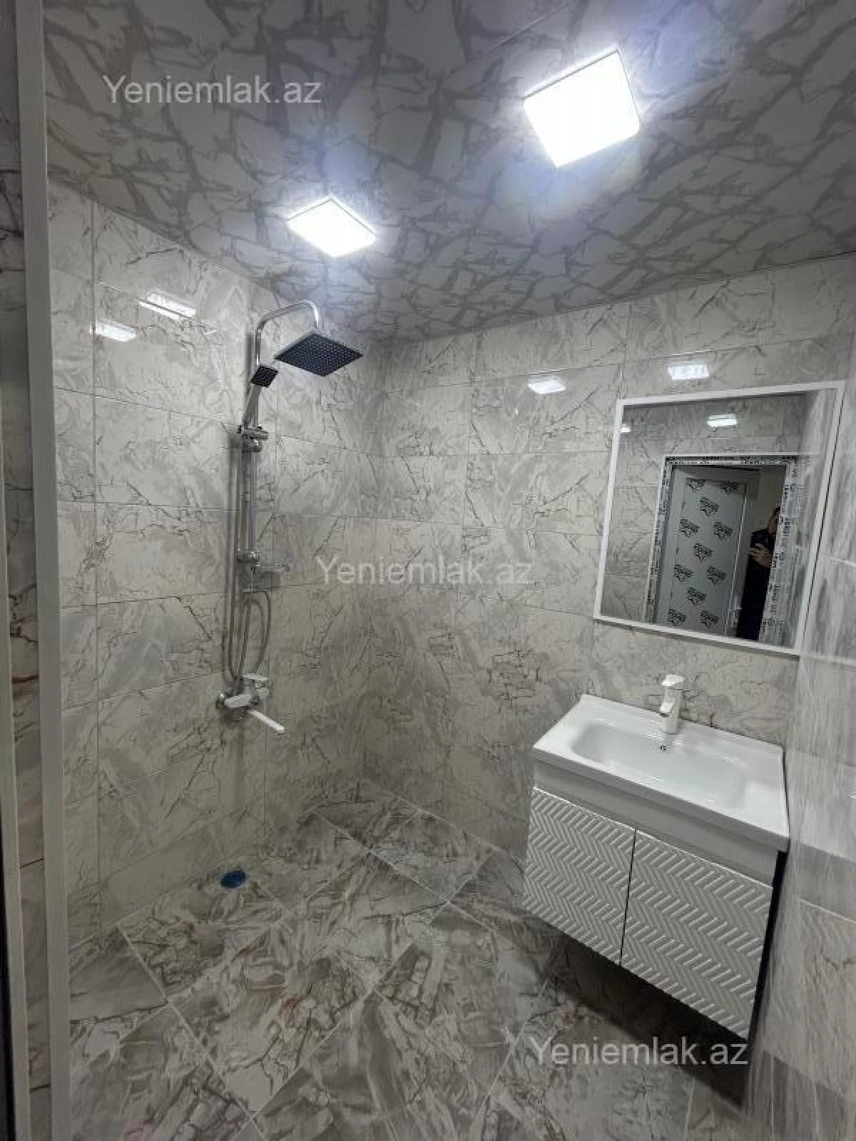 Satılır 2 otaqlı köhnə tikili 70 m²