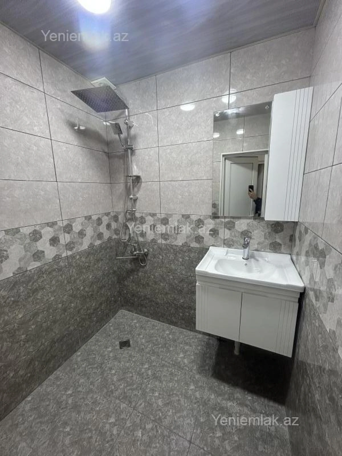 Satılır 2 otaqlı köhnə tikili 70 m²