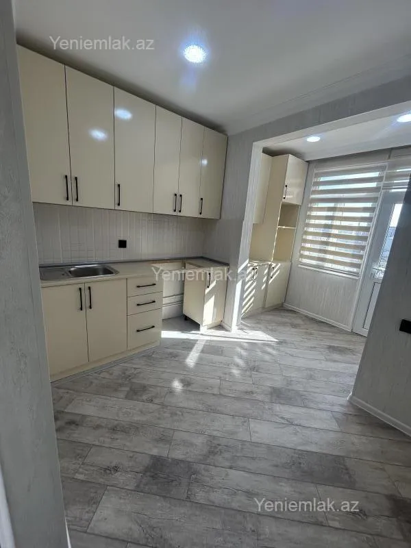 Satılır 2 otaqlı köhnə tikili 70 m²