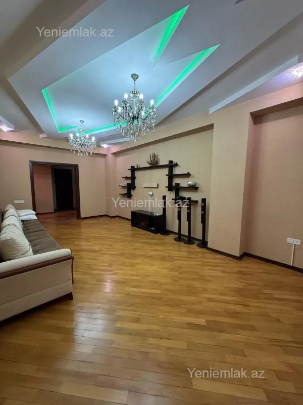 Satılır 3 otaqlı yeni tikili 120 m²