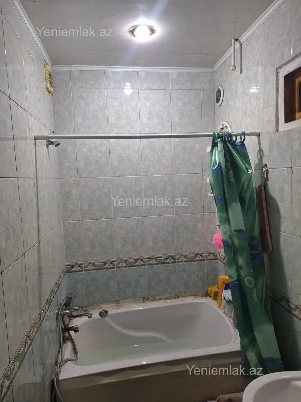 Satılır 2 otaqlı köhnə tikili 60 m²