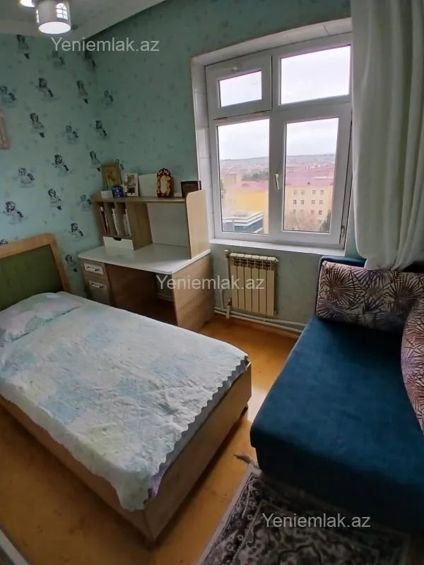 Satılır 4 otaqlı köhnə tikili 90 m²