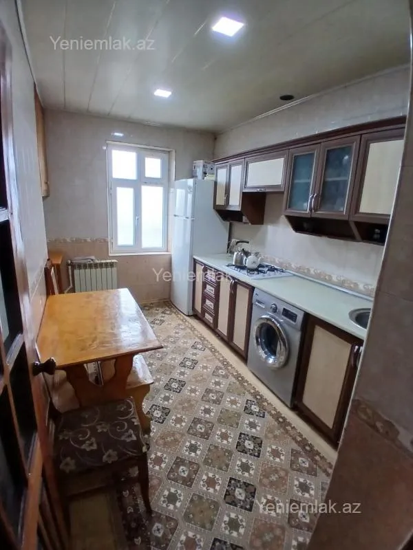 Satılır 4 otaqlı köhnə tikili 90 m²