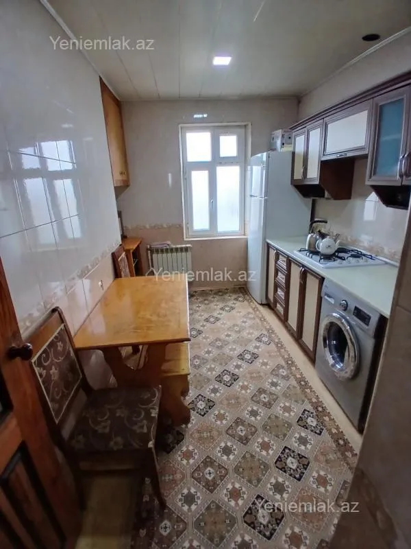 Satılır 4 otaqlı köhnə tikili 90 m²