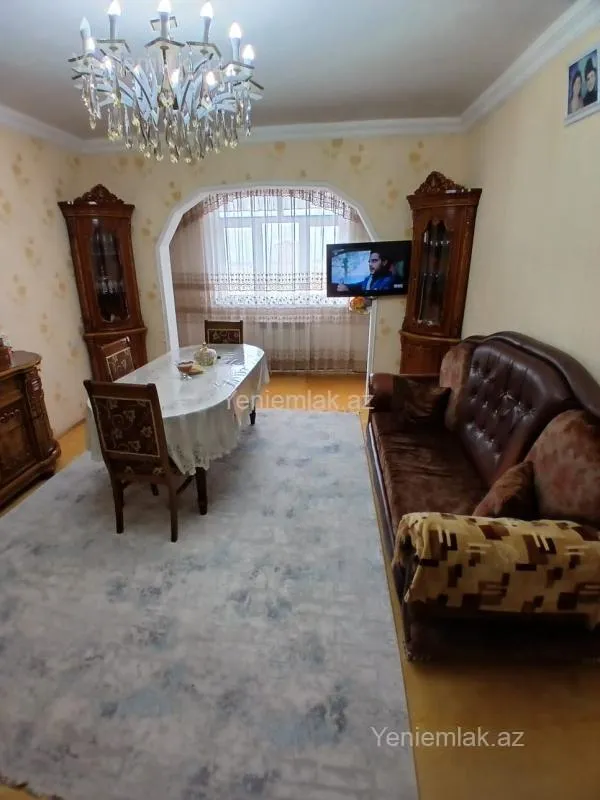 Satılır 4 otaqlı köhnə tikili 90 m²