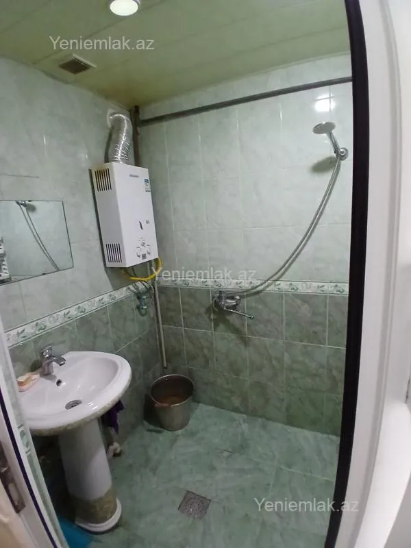 Satılır 4 otaqlı köhnə tikili 90 m²