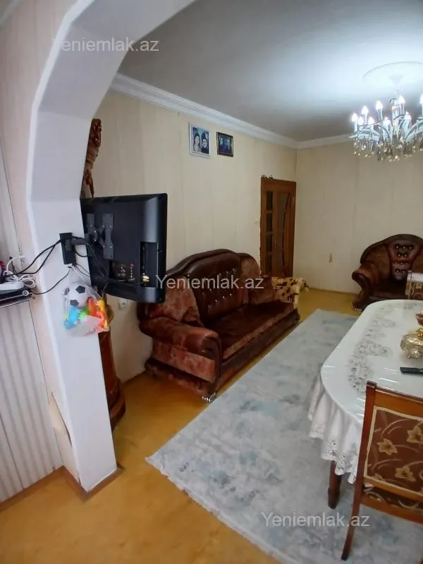 Satılır 4 otaqlı köhnə tikili 90 m²
