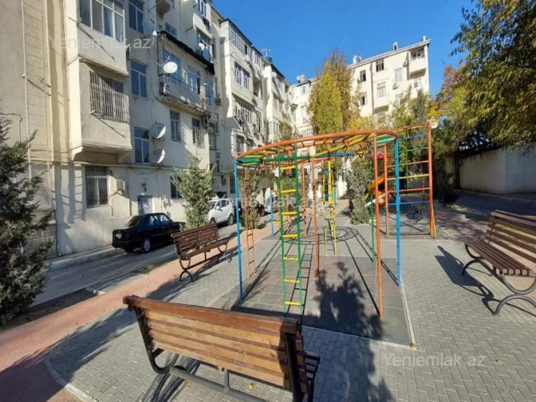 Satılır 2 otaqlı köhnə tikili 45 m²